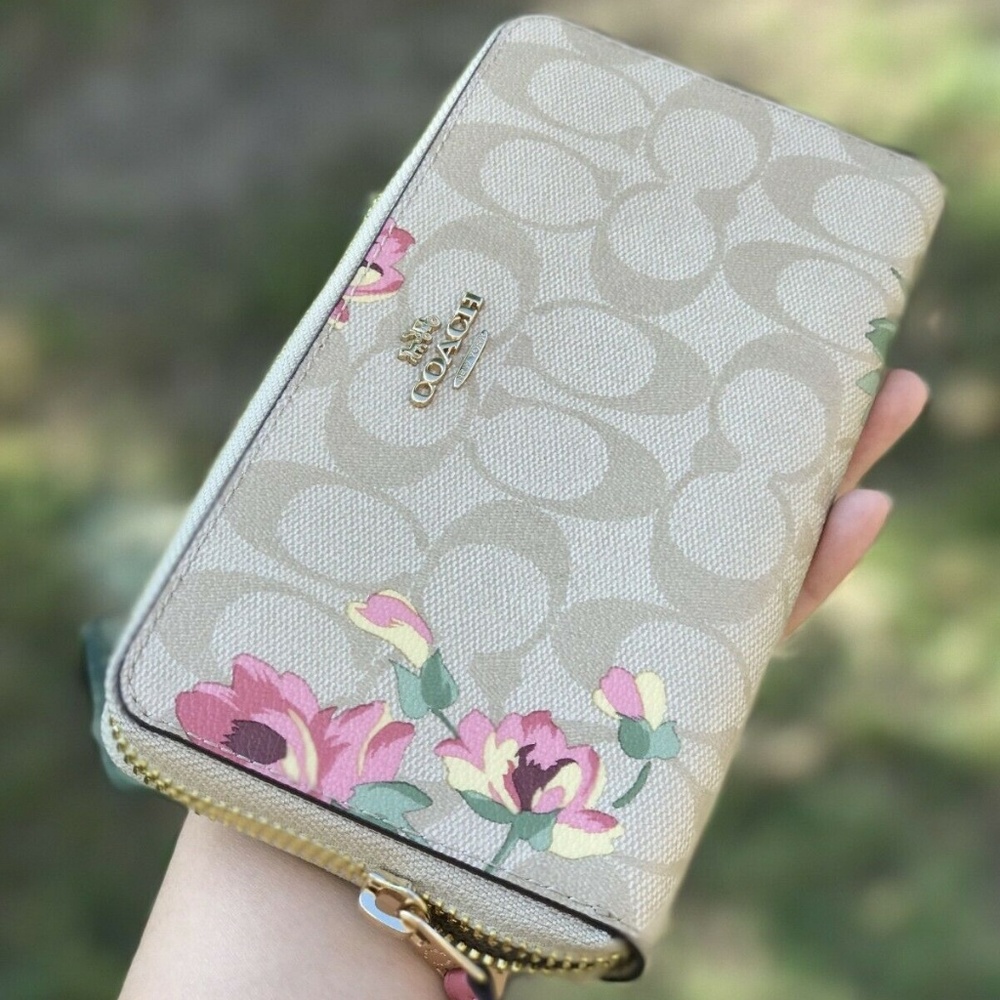Coach Accordion Zip Wallet Signature Floral Print